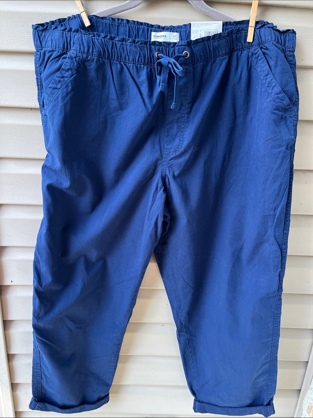Sonoma women’s navy mid rise capri